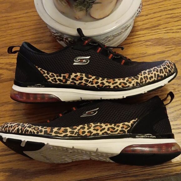 Sketchers Relaxed Fit Sneakers - Picture 3 of 11